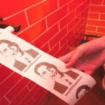 Un café insólito en Siberia donde el papel sanitario tiene la cara de Barack Obama