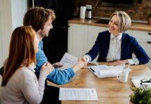 Cómo renovar tu contrato de arrendamiento en México Cómo renovar tu contrato de arrendamiento en México - Foto Freepik