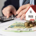 Guía Completa: Los Impuestos que debes conocer al comprar o vender tu casa en México Impuestos que debes conocer al comprar o vender tu casa en México - Foto Freepik