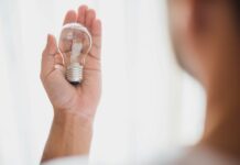 Guía Completa: Todas las formas de pagar tu recibo de luz CFE en México Guía Completa: Todas las formas de pagar tu recibo de luz CFE en México - Foto Freepik