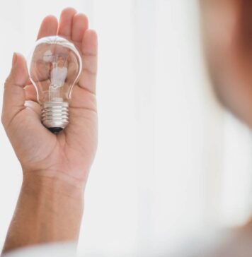 Guía Completa: Todas las formas de pagar tu recibo de luz CFE en México Guía Completa: Todas las formas de pagar tu recibo de luz CFE en México - Foto Freepik