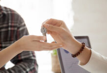 Guía completa: Cómo vender tu casa Infonavit de manera segura y rentable en 2025 Guía completa: Cómo vender tu casa Infonavit de manera segura y rentable en 2025 - Foto Freepik