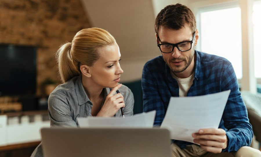 Cómo resolver tus adeudos con CFE: Guía completa para obtener tu constancia de no adeudo en 2025 - Foto Freepik