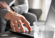 Guía Completa: cómo consultar el historial crediticio de tus clientes de forma legal en México Guía Completa: cómo consultar el historial crediticio de tus clientes de forma legal en México - Foto Freepik