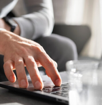 Guía Completa: cómo consultar el historial crediticio de tus clientes de forma legal en México Guía Completa: cómo consultar el historial crediticio de tus clientes de forma legal en México - Foto Freepik