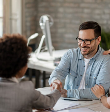 Cómo convertirse en asesor inmobiliario en México: Tu camino al éxito en el sector de bienes raíces Cómo convertirse en asesor inmobiliario en México - Foto Freepik