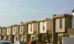 Checklist legal antes de comprar una casa en México